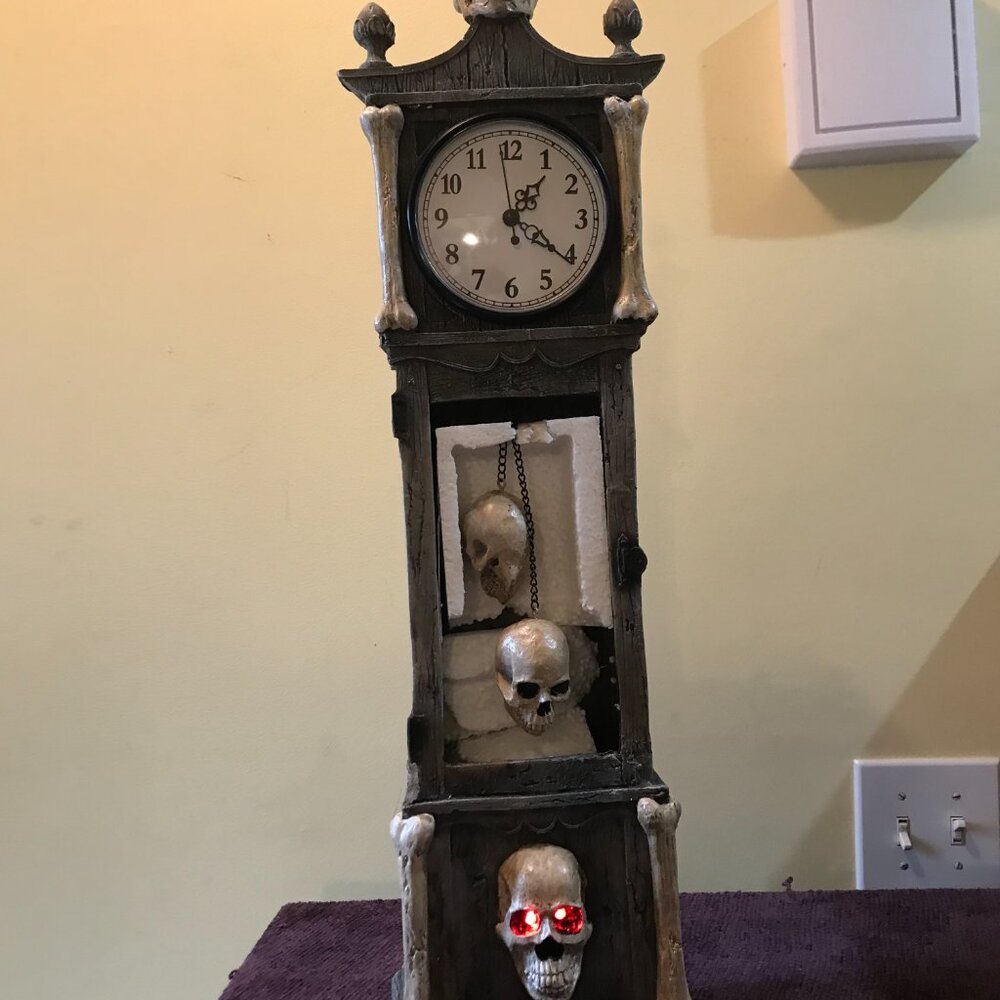 GRANDINROAD SKULL EYES LIGHT UP RED SKELETON BONES RESIN CLOCK MINI GRANDFATHER